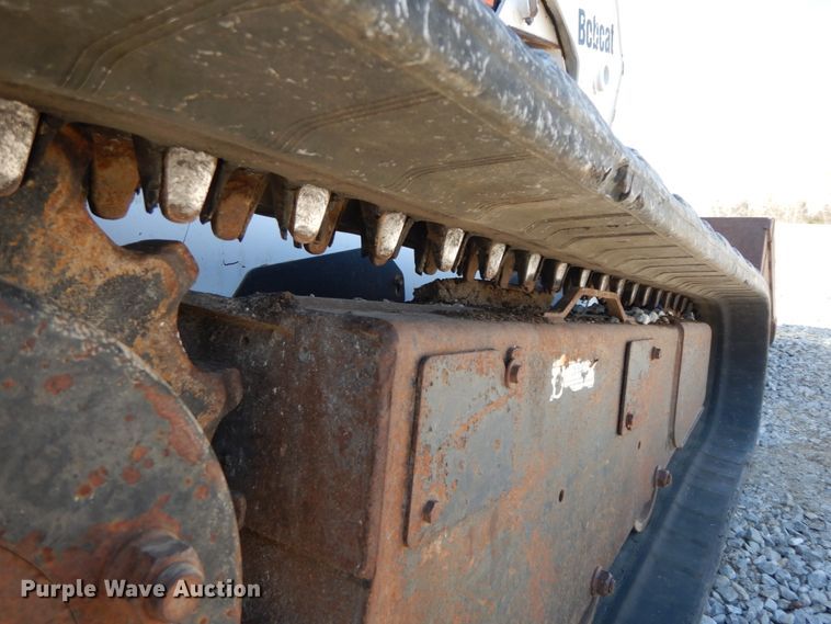 image for item IX9465 2004 Bobcat T300  tracked skid steer loader
