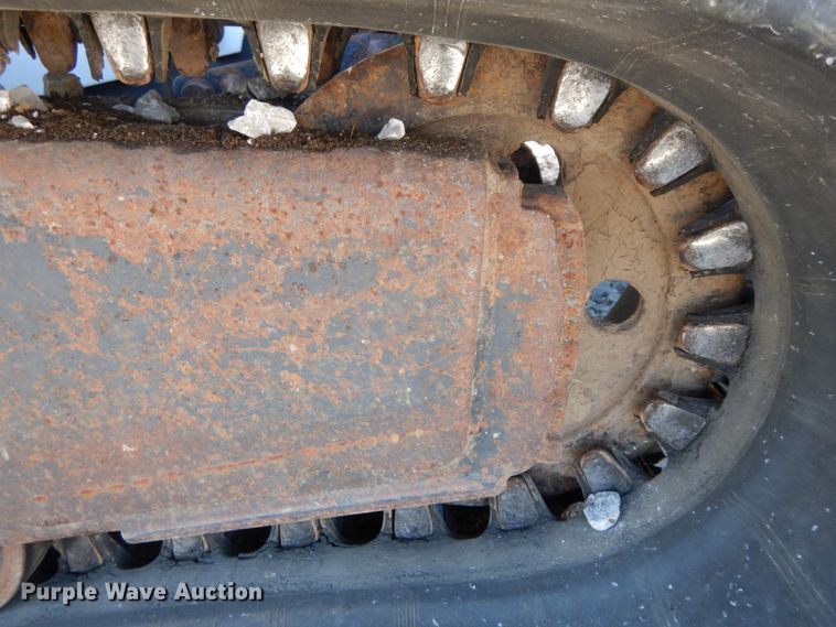 image for item IX9465 2004 Bobcat T300  tracked skid steer loader