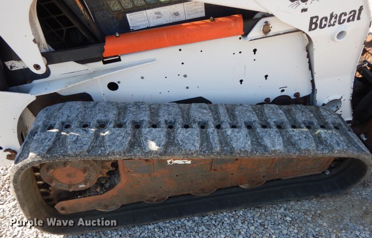 image for item IX9465 2004 Bobcat T300  tracked skid steer loader