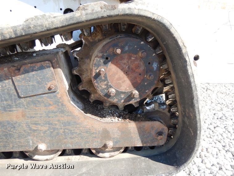 image for item IX9465 2004 Bobcat T300  tracked skid steer loader