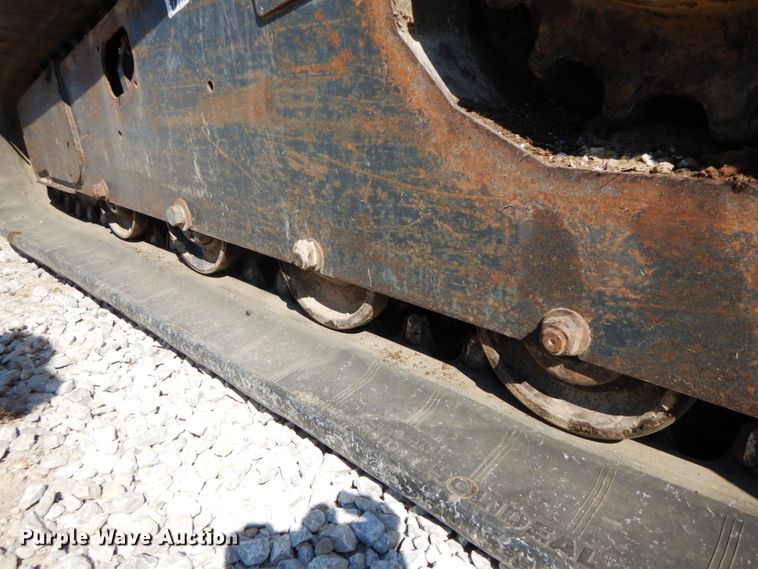 image for item IX9465 2004 Bobcat T300  tracked skid steer loader