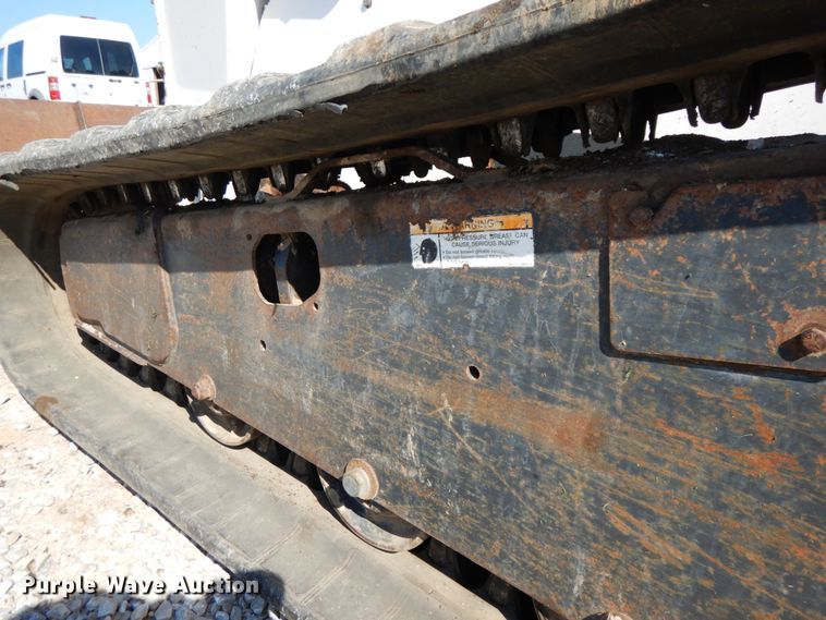 image for item IX9465 2004 Bobcat T300  tracked skid steer loader