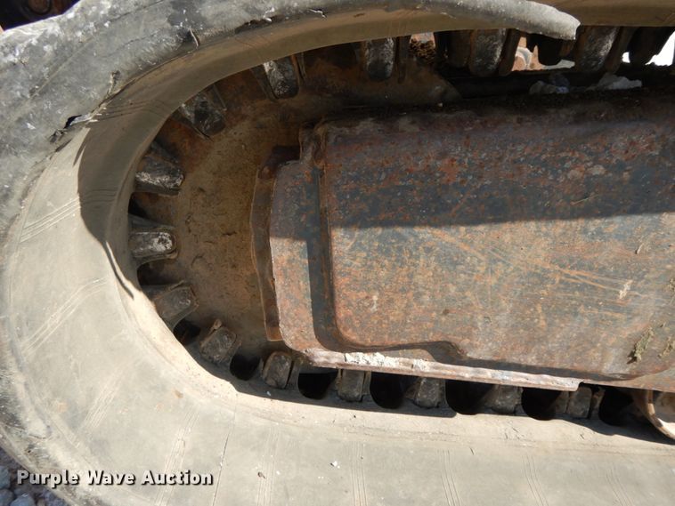 image for item IX9465 2004 Bobcat T300  tracked skid steer loader