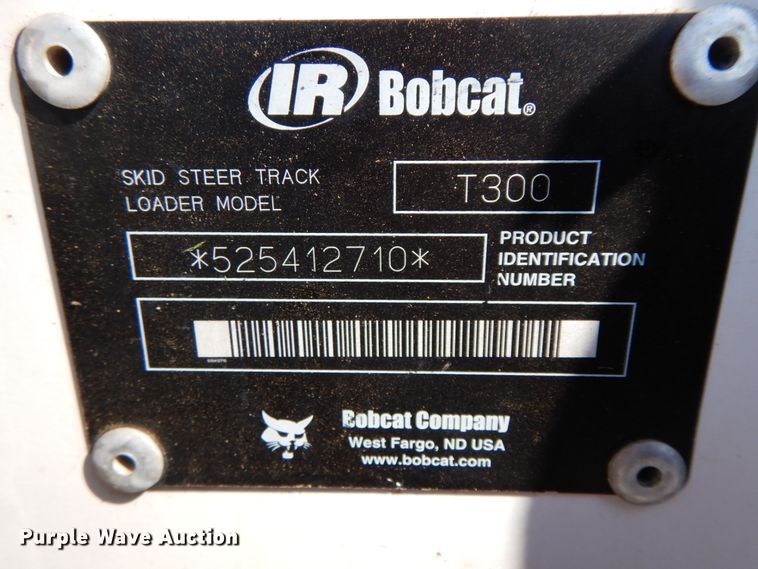 image for item IX9465 2004 Bobcat T300  tracked skid steer loader