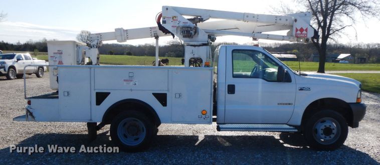 image for item IX9477 2003 Ford F450 Super Duty XL  bucket truck