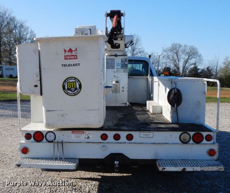 image for item IX9477 2003 Ford F450 Super Duty XL  bucket truck
