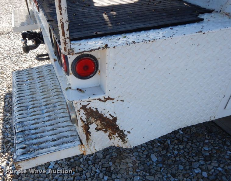 image for item IX9477 2003 Ford F450 Super Duty XL  bucket truck