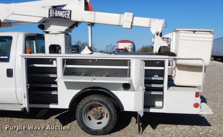 image for item IX9477 2003 Ford F450 Super Duty XL  bucket truck