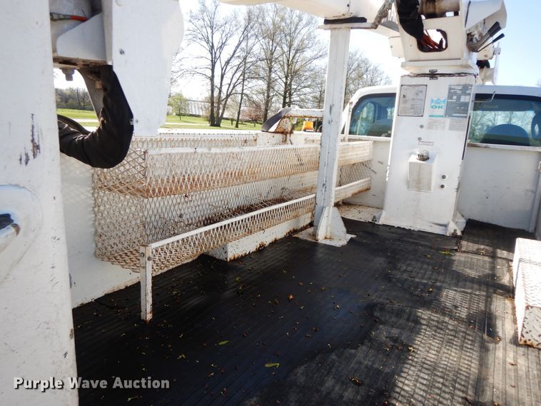 image for item IX9477 2003 Ford F450 Super Duty XL  bucket truck