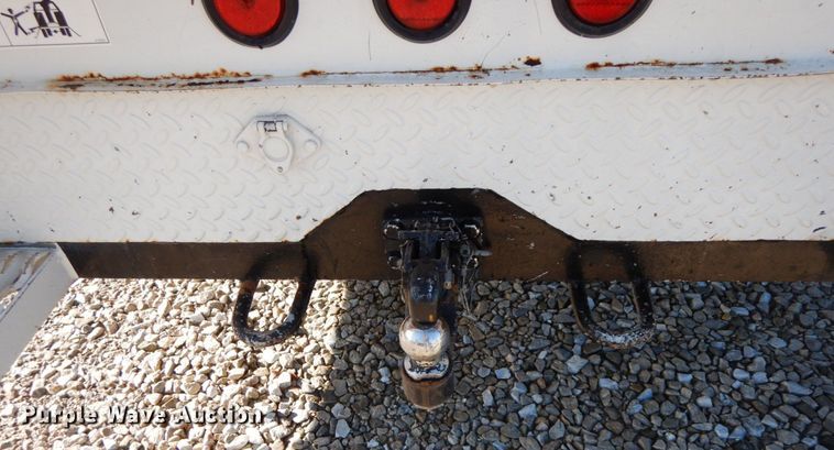image for item IX9477 2003 Ford F450 Super Duty XL  bucket truck