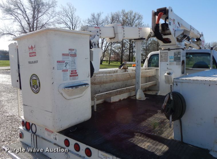 image for item IX9477 2003 Ford F450 Super Duty XL  bucket truck
