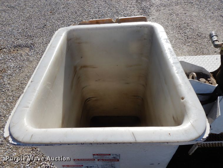 image for item IX9477 2003 Ford F450 Super Duty XL  bucket truck