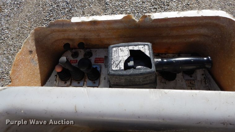 image for item IX9477 2003 Ford F450 Super Duty XL  bucket truck