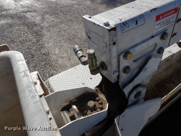 image for item IX9477 2003 Ford F450 Super Duty XL  bucket truck