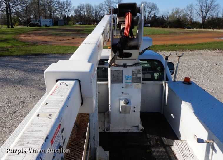image for item IX9477 2003 Ford F450 Super Duty XL  bucket truck
