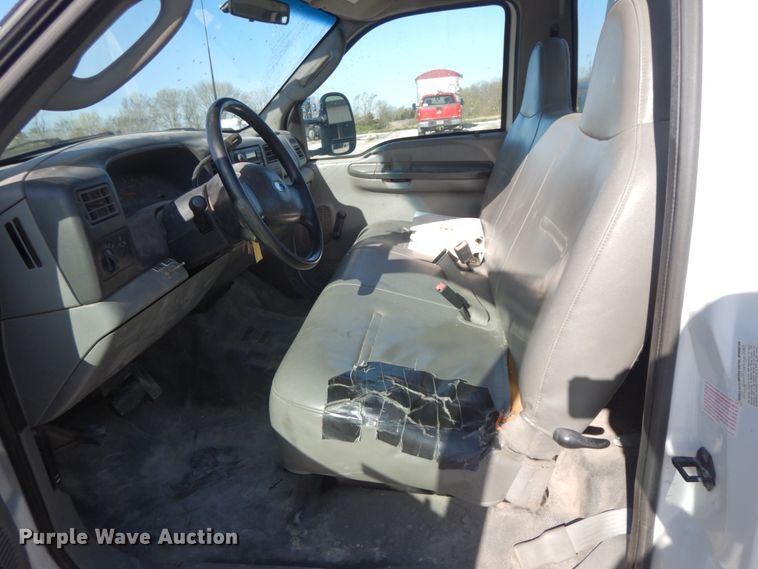 image for item IX9477 2003 Ford F450 Super Duty XL  bucket truck