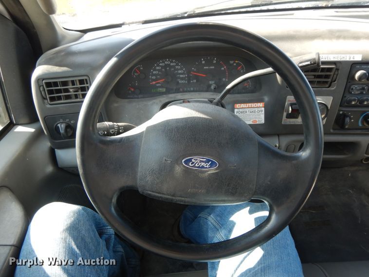 image for item IX9477 2003 Ford F450 Super Duty XL  bucket truck