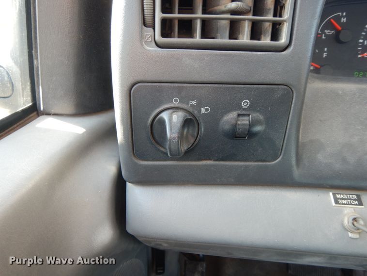 image for item IX9477 2003 Ford F450 Super Duty XL  bucket truck