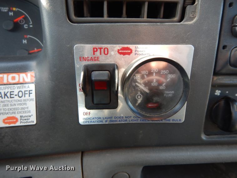 image for item IX9477 2003 Ford F450 Super Duty XL  bucket truck