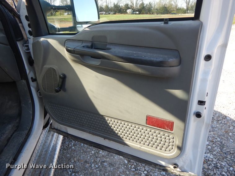 image for item IX9477 2003 Ford F450 Super Duty XL  bucket truck