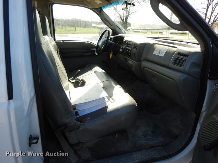 image for item IX9477 2003 Ford F450 Super Duty XL  bucket truck