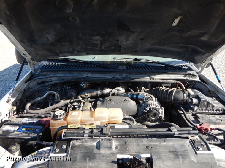 image for item IX9477 2003 Ford F450 Super Duty XL  bucket truck