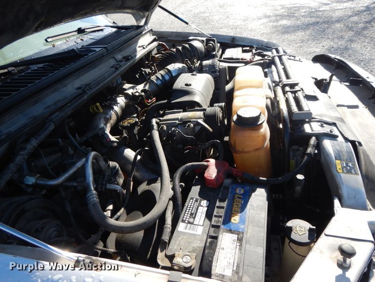 image for item IX9477 2003 Ford F450 Super Duty XL  bucket truck