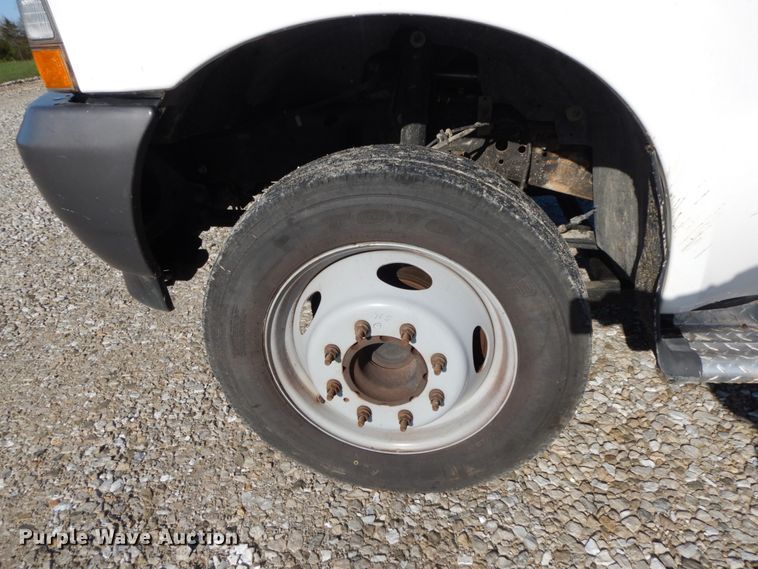 image for item IX9477 2003 Ford F450 Super Duty XL  bucket truck