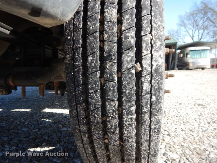 image for item IX9477 2003 Ford F450 Super Duty XL  bucket truck