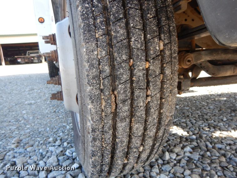 image for item IX9477 2003 Ford F450 Super Duty XL  bucket truck