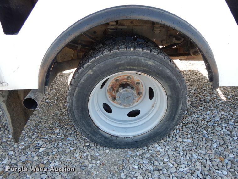 image for item IX9477 2003 Ford F450 Super Duty XL  bucket truck