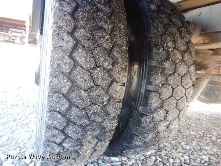 image for item IX9477 2003 Ford F450 Super Duty XL  bucket truck