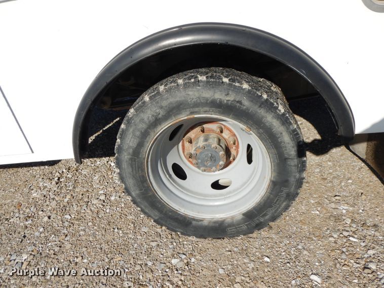 image for item IX9477 2003 Ford F450 Super Duty XL  bucket truck