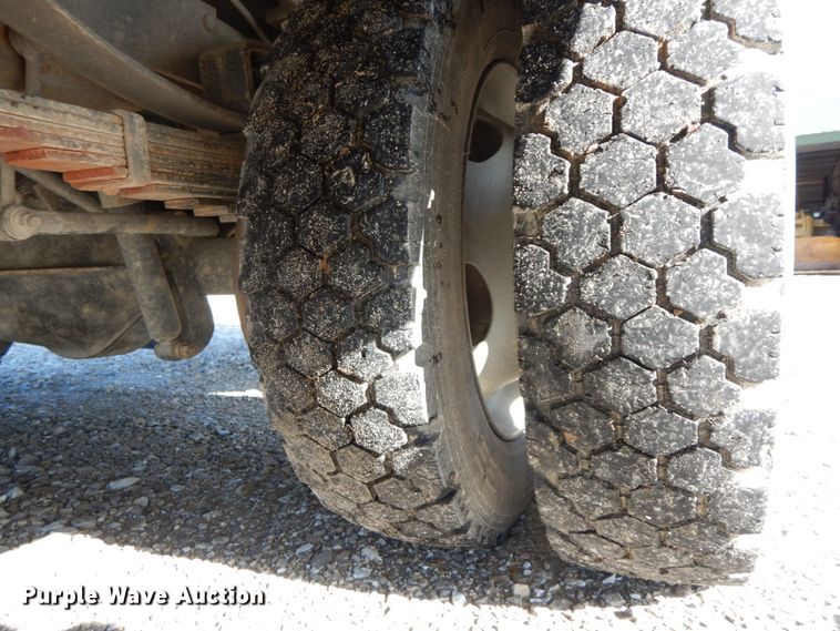 image for item IX9477 2003 Ford F450 Super Duty XL  bucket truck