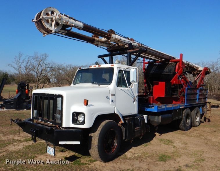 image for item IY9431 1982 International F2654  pulling unit