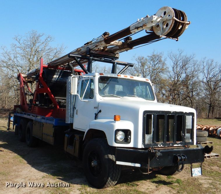 image for item IY9431 1982 International F2654  pulling unit