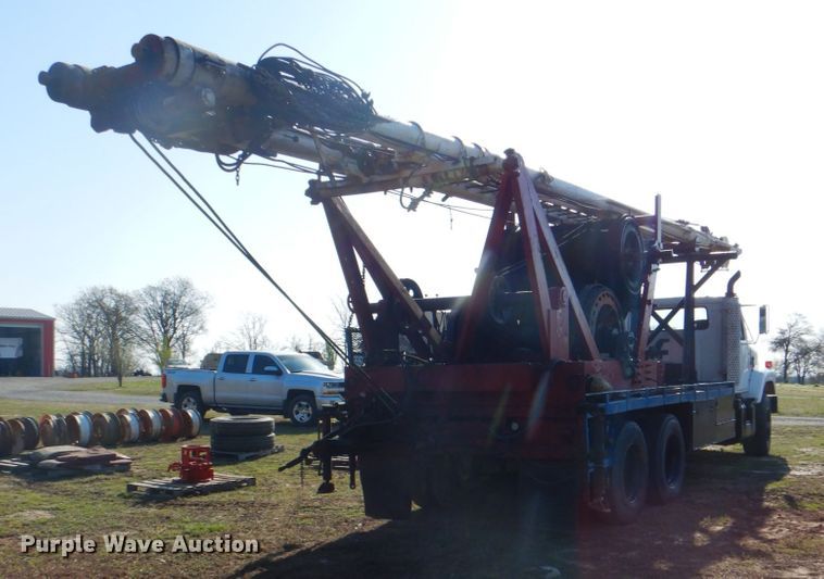 image for item IY9431 1982 International F2654  pulling unit