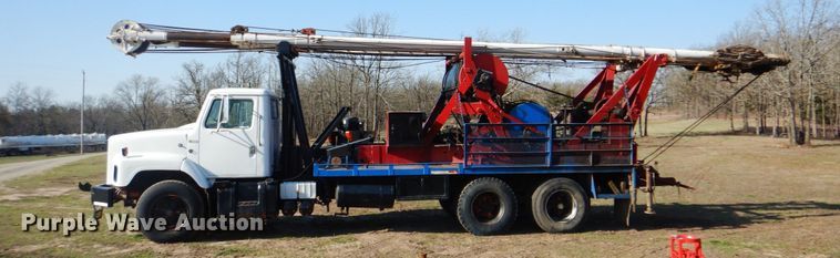 image for item IY9431 1982 International F2654  pulling unit