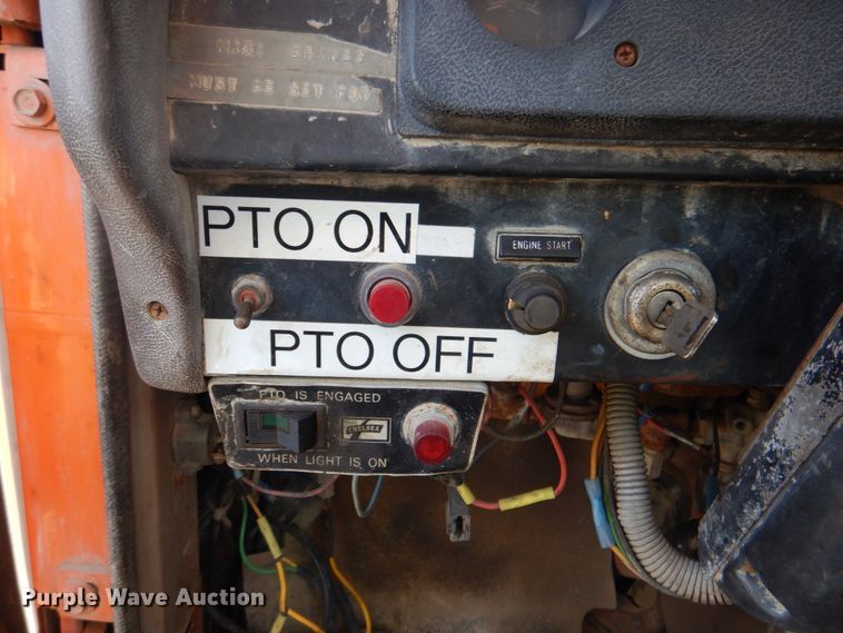 image for item IY9431 1982 International F2654  pulling unit