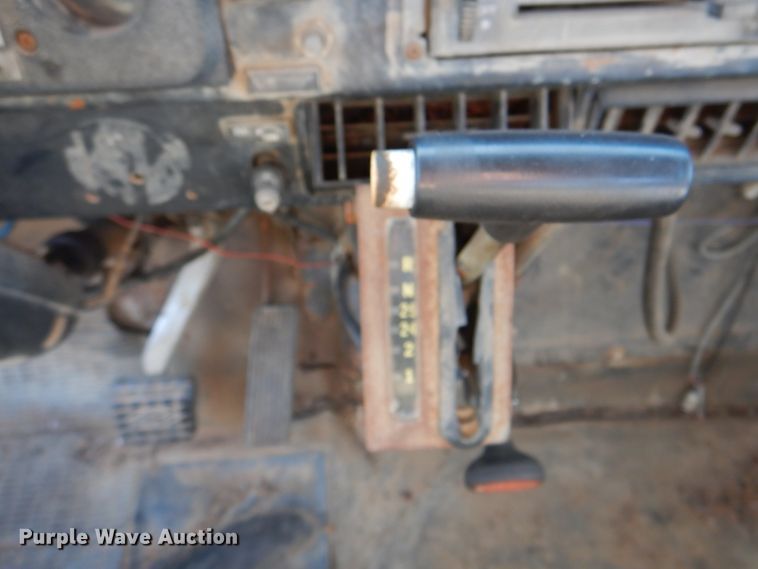 image for item IY9431 1982 International F2654  pulling unit