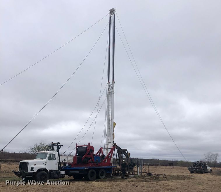 image for item IY9431 1982 International F2654  pulling unit