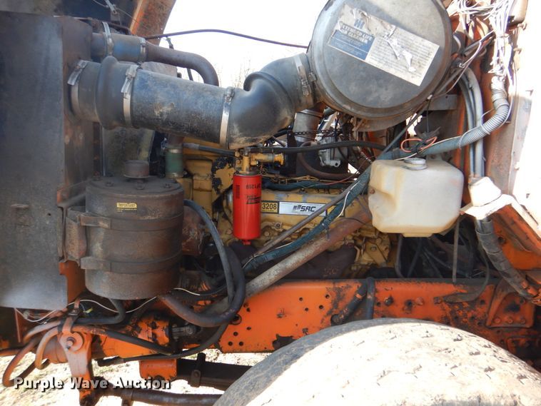 image for item IY9431 1982 International F2654  pulling unit