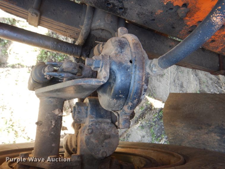 image for item IY9431 1982 International F2654  pulling unit