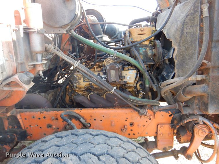 image for item IY9431 1982 International F2654  pulling unit