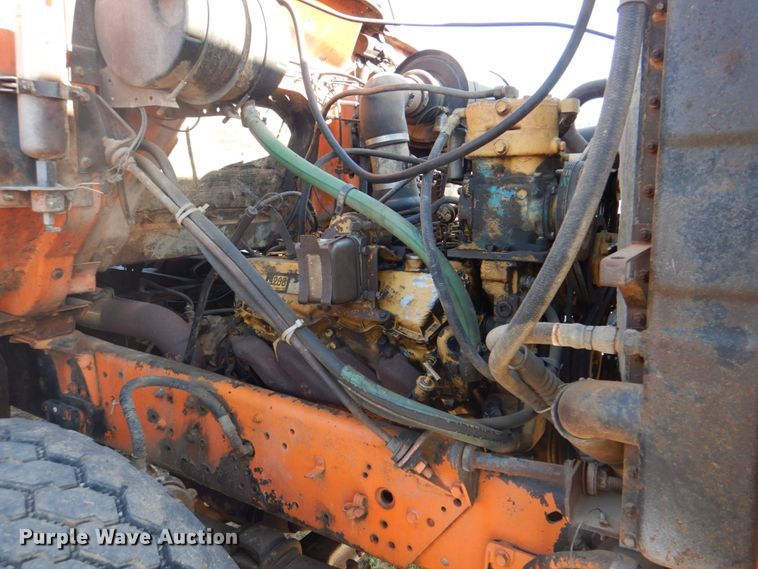 image for item IY9431 1982 International F2654  pulling unit