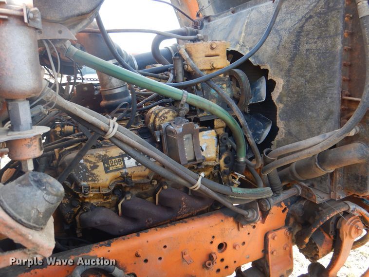 image for item IY9431 1982 International F2654  pulling unit