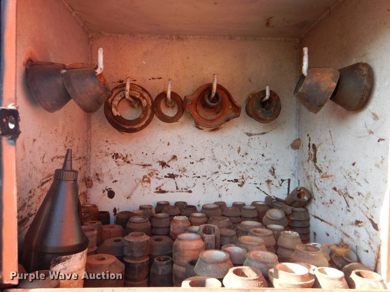 image for item IY9431 1982 International F2654  pulling unit