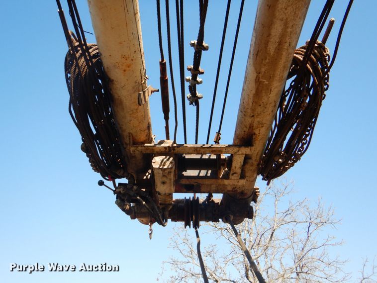 image for item IY9431 1982 International F2654  pulling unit