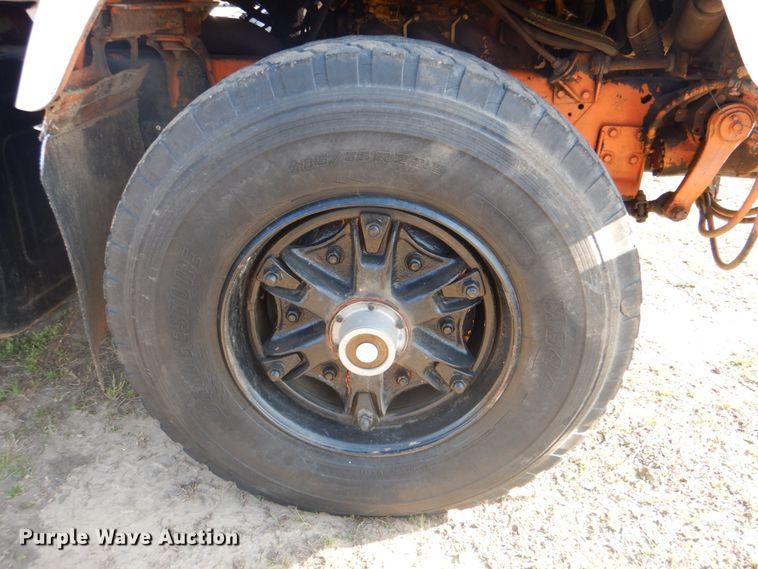 image for item IY9431 1982 International F2654  pulling unit