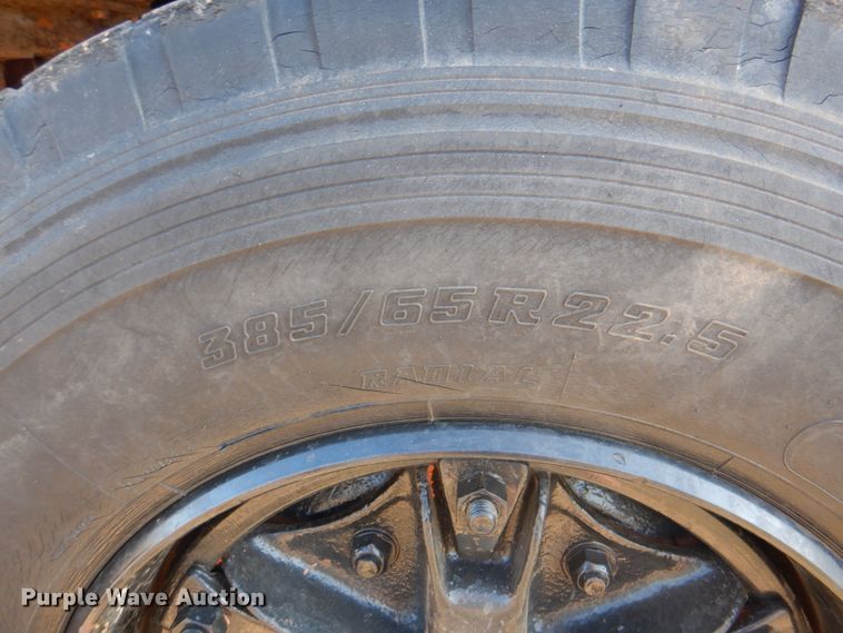 image for item IY9431 1982 International F2654  pulling unit